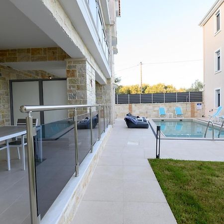 Momento Luxury Apartments Walking Distance From The Beach Нікіана Екстер'єр фото