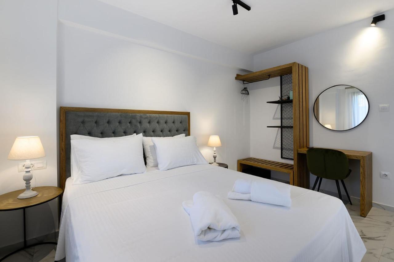 Momento Luxury Apartments Walking Distance From The Beach Нікіана Екстер'єр фото