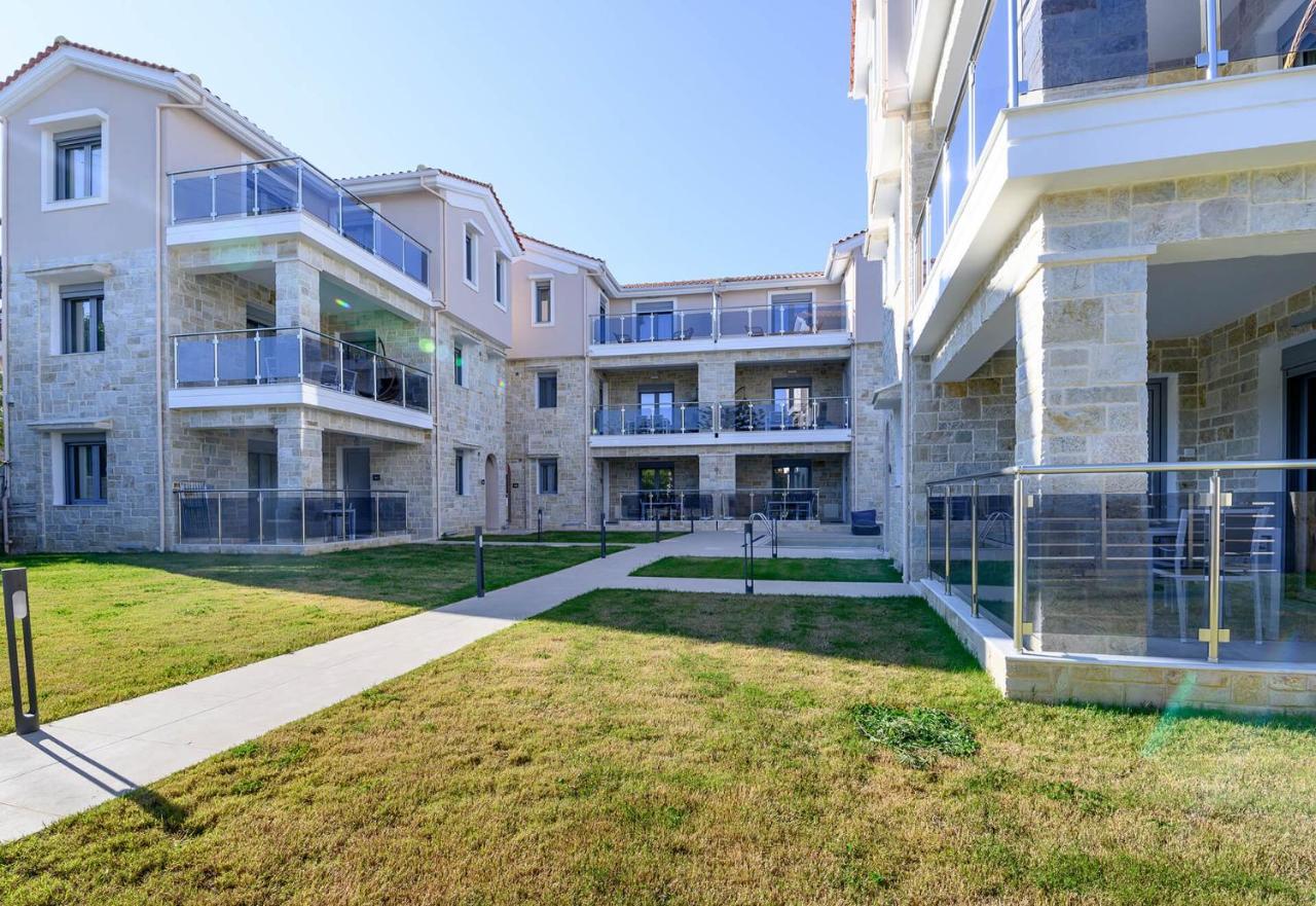 Momento Luxury Apartments Walking Distance From The Beach Нікіана Екстер'єр фото