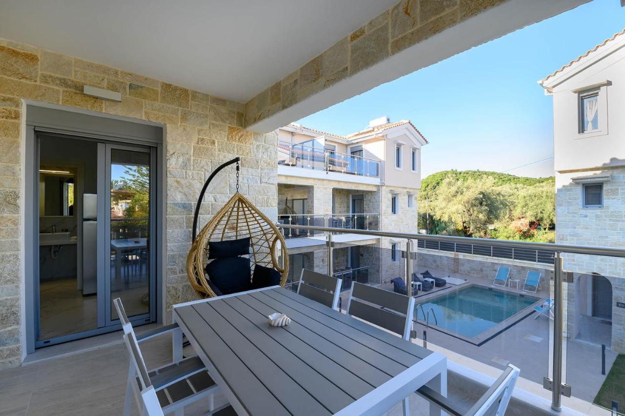 Momento Luxury Apartments Walking Distance From The Beach Нікіана Екстер'єр фото