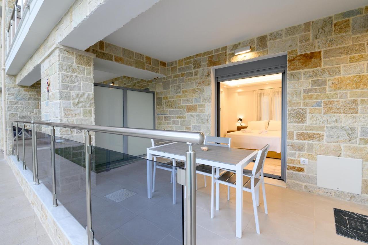 Momento Luxury Apartments Walking Distance From The Beach Нікіана Екстер'єр фото