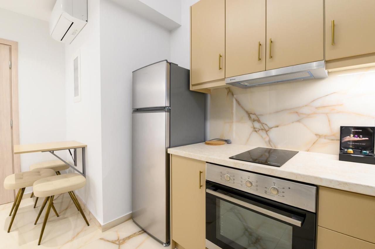 Momento Luxury Apartments Walking Distance From The Beach Нікіана Екстер'єр фото
